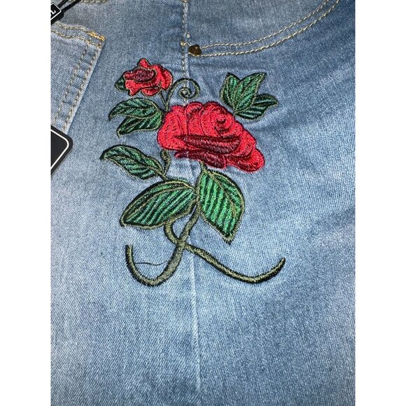 Zaful Womens Denim Shorts W/ Rose Embroidery Frayed Hem Size 4 Light Wash Cotton - Picture 6 of 11